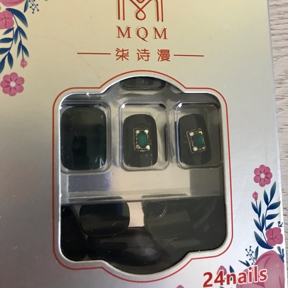 • Emerald Press On Nails • - Picture 5 of 7